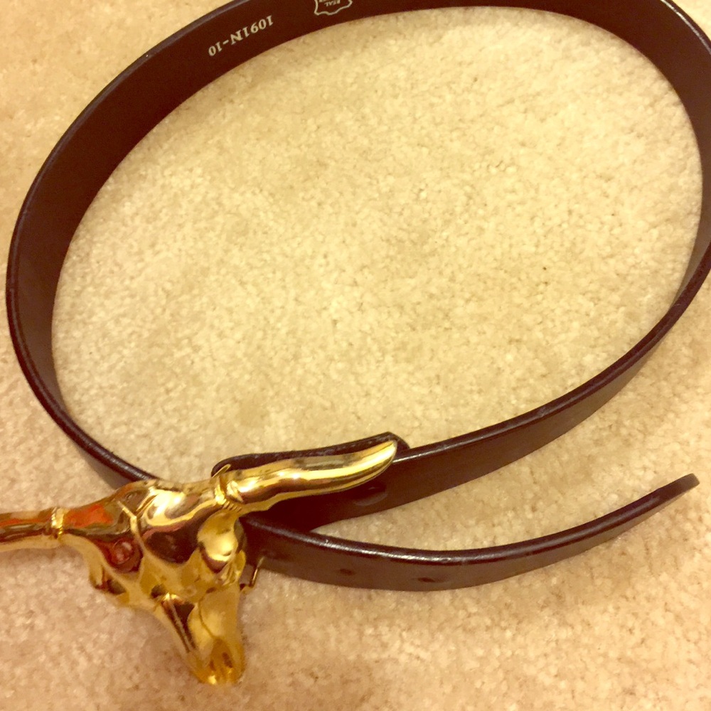 Leather belt with longhorn buckle